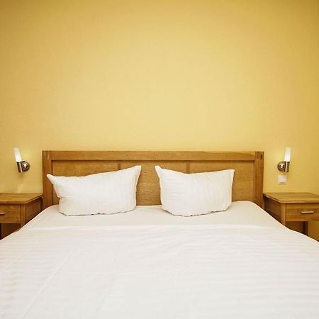 Ferienhaus De niege Wech Wohnung 02 mit Sauna- und Schwimmbadnutzung im AHOI Sellin Thiessow Exterior foto