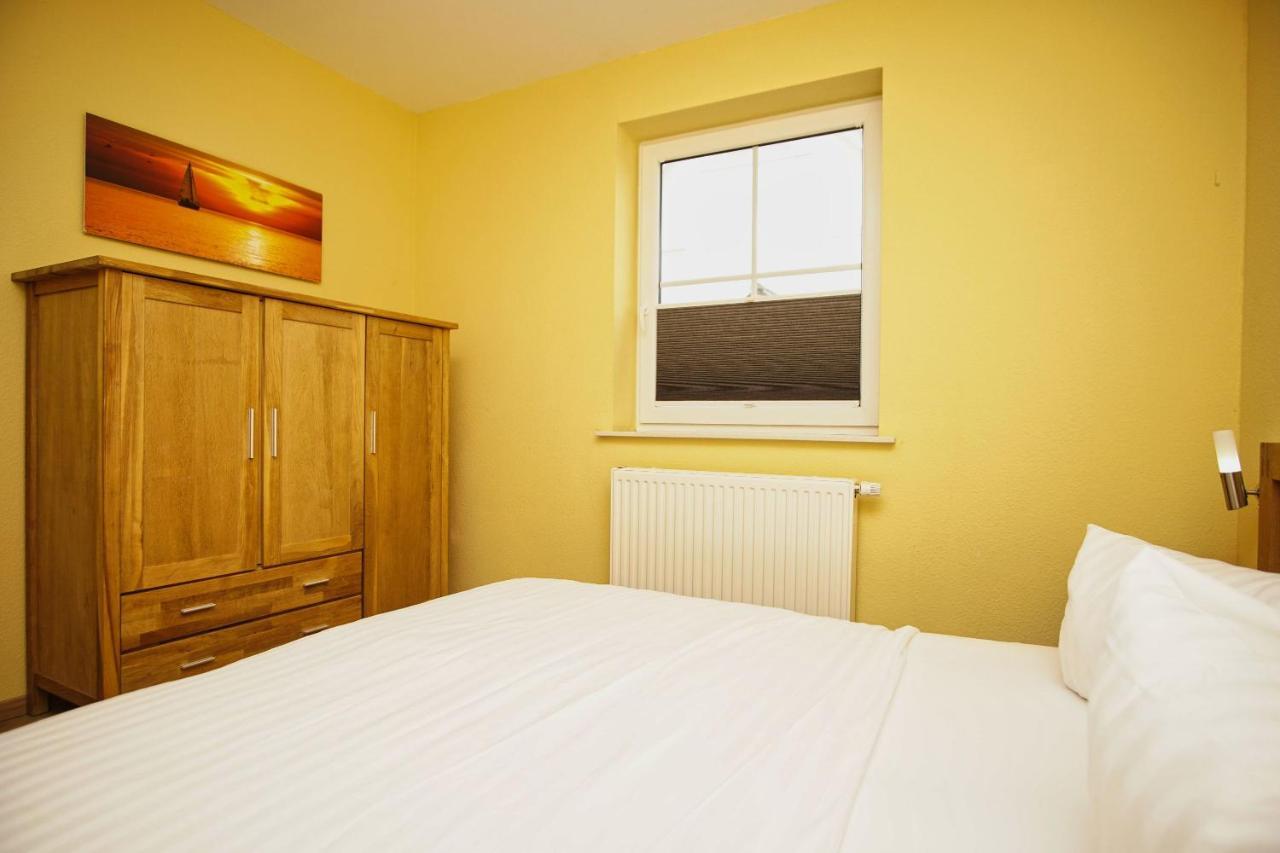Ferienhaus De niege Wech Wohnung 02 mit Sauna- und Schwimmbadnutzung im AHOI Sellin Thiessow Exterior foto