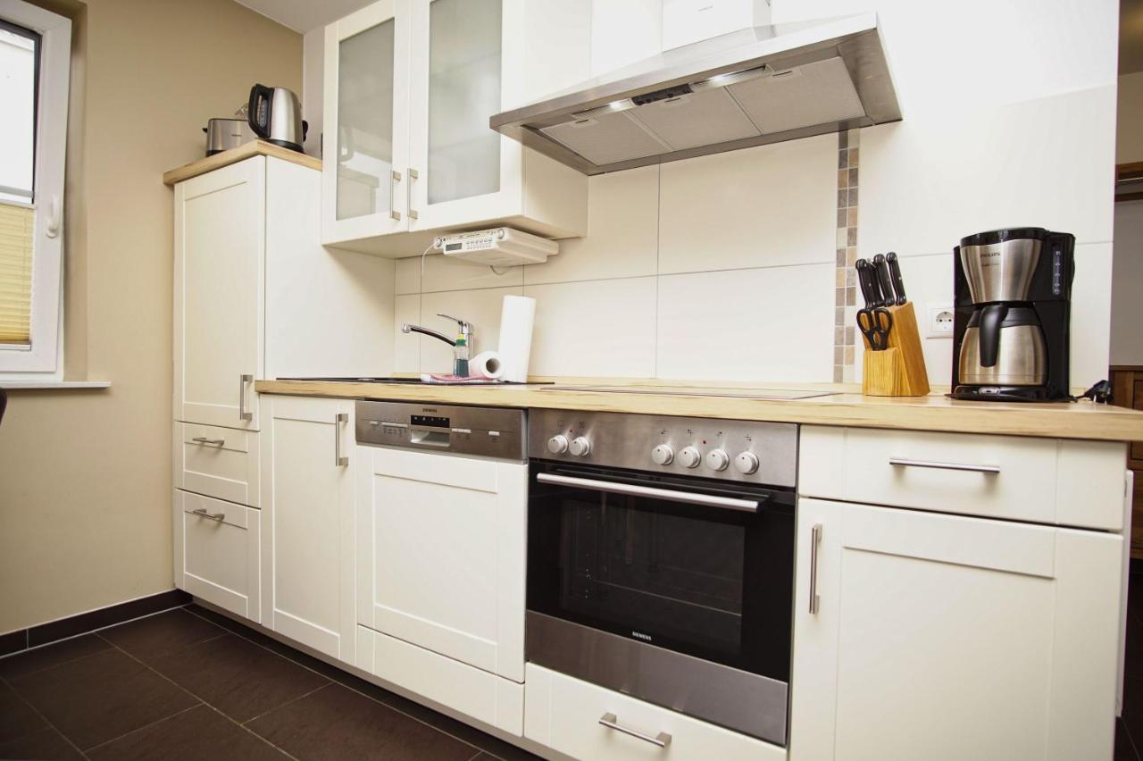 Ferienhaus De niege Wech Wohnung 02 mit Sauna- und Schwimmbadnutzung im AHOI Sellin Thiessow Exterior foto