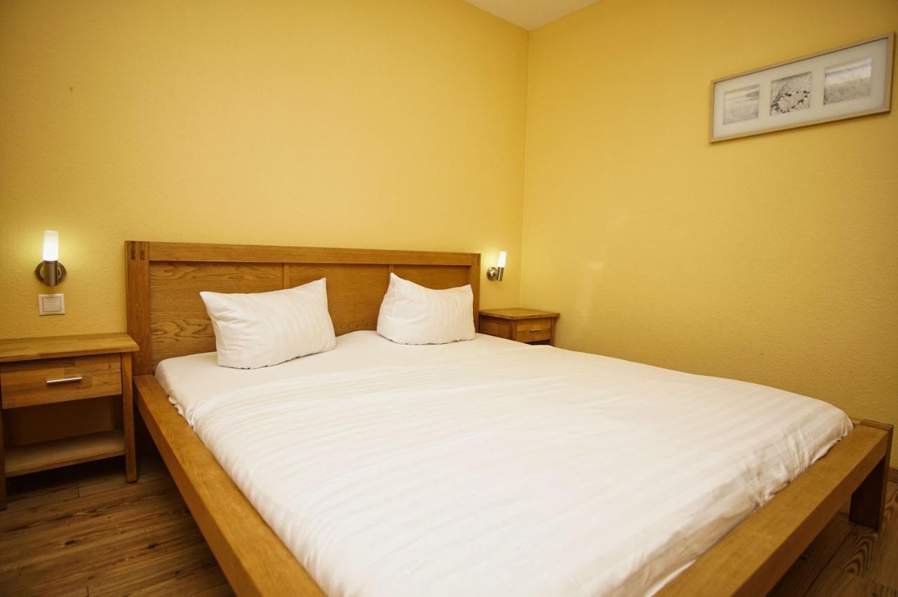 Ferienhaus De niege Wech Wohnung 02 mit Sauna- und Schwimmbadnutzung im AHOI Sellin Thiessow Exterior foto