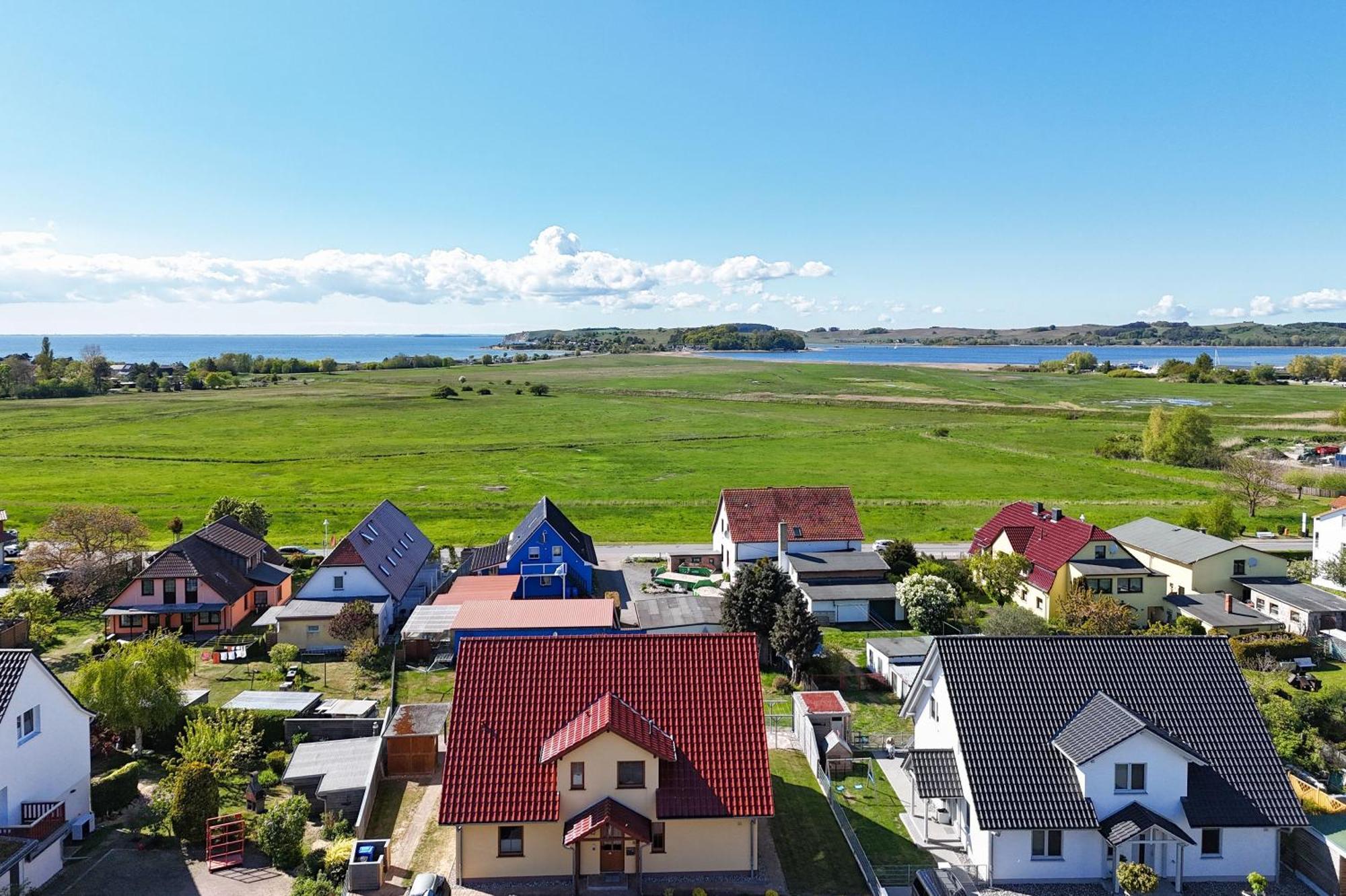 Ferienhaus De niege Wech Wohnung 02 mit Sauna- und Schwimmbadnutzung im AHOI Sellin Thiessow Exterior foto